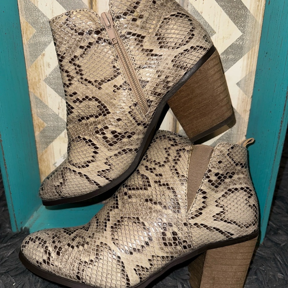 Refresh Beige Snakeskin Ankle Booties